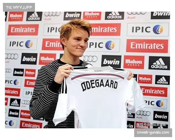 阿森纳全队抵达慕尼黑,厄德高领衔备战与拜仁次回合较量 阿森纳全队抵达慕尼黑,厄德高领衔备战与拜仁次回合较量